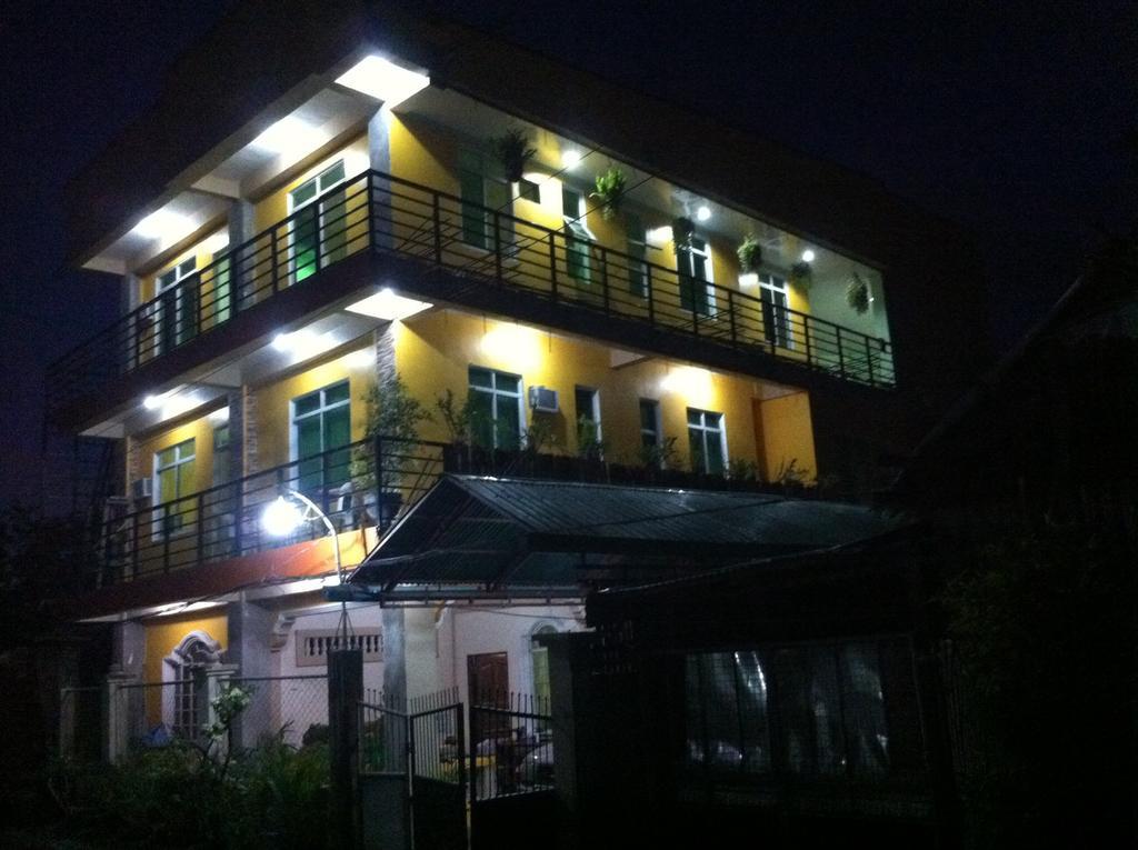 Aranas-Carillo Travellers Inn Калибо Экстерьер фото