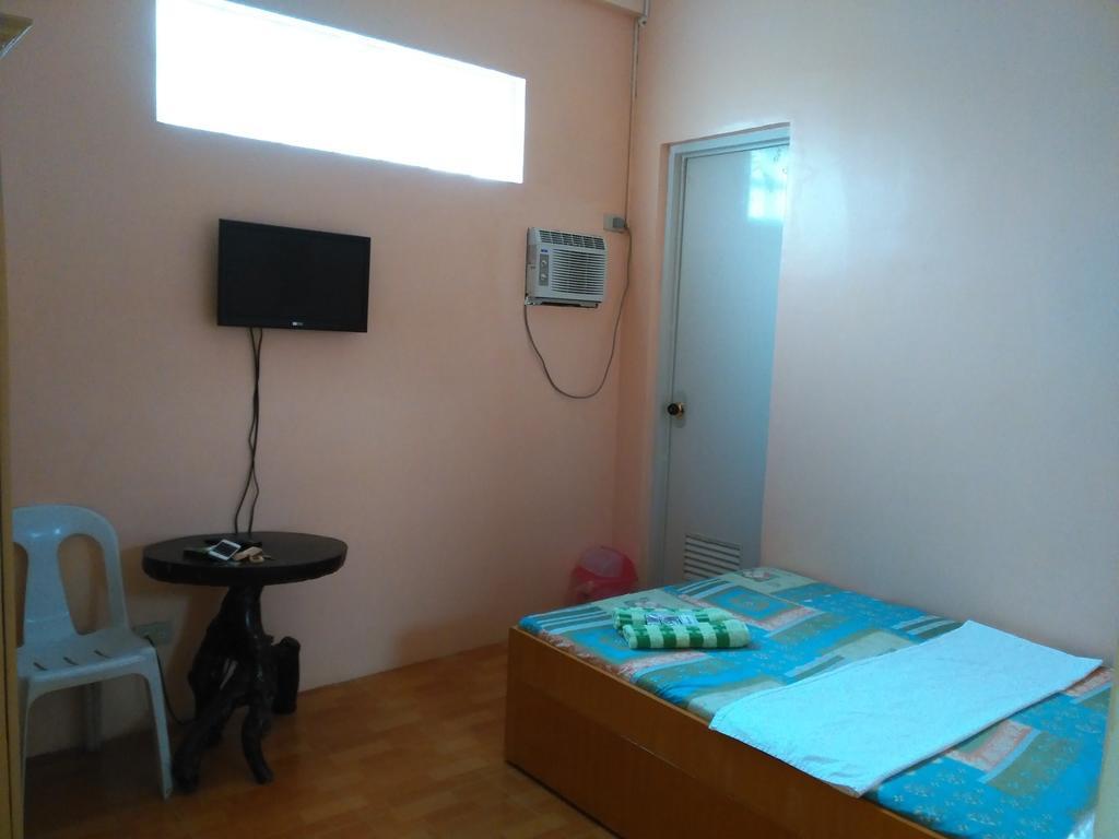 Aranas-Carillo Travellers Inn Калибо Номер фото