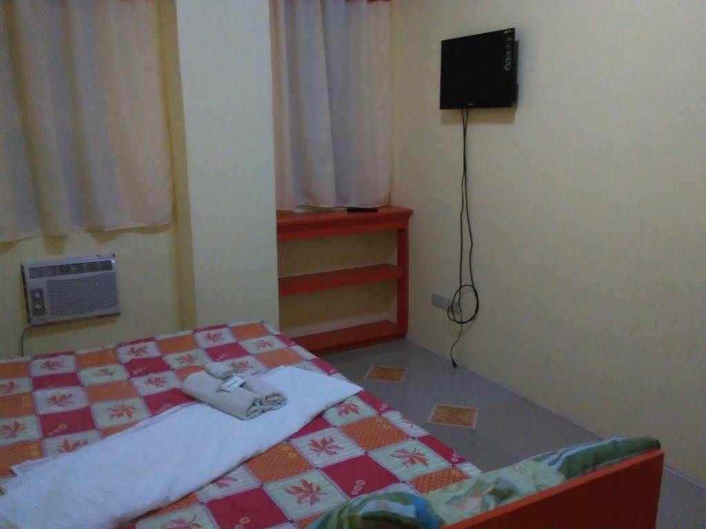 Aranas-Carillo Travellers Inn Калибо Экстерьер фото
